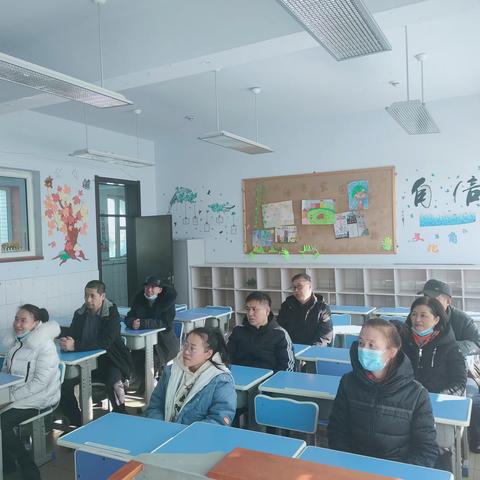 密山市兴凯镇小学组织教师观看“龙江教师精英培训计划”开班仪式