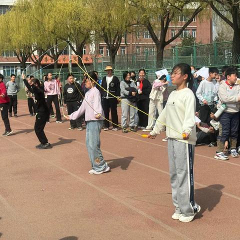 银丰小学六年级跳绳比赛活动