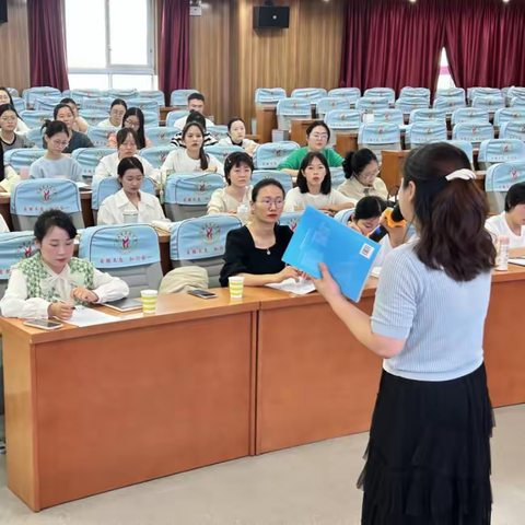 品书香·悦分享·同进步——羊山中学生物组读书分享会活动