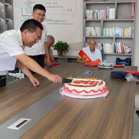庆“七一”系列活动（三）：滨河街道开展党龄50年老党员集体过“政治生日”活动
