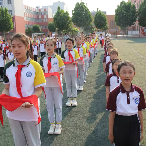 礼文化引领下的德育体系建设——滨州市沾化区第一实验小学举行2025年少先队新队员入队仪式