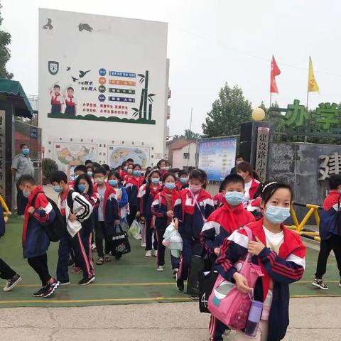 停课不停学，师生共学习——建设路小学六年级数学组线上教学身影