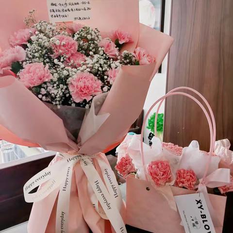 感恩有您 ——机电学子花式告白母亲节