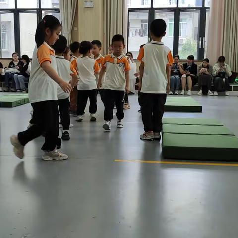 观摩课  护送蛋宝宝