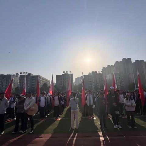 走好长征路 筑牢青春魂——娄底一中初二年级远足活动燃情开展