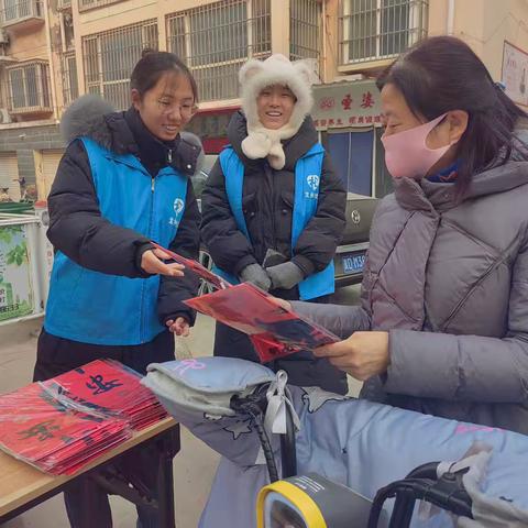 【街道日报】龙乡社区联合齐鲁银行开展“过新年，送对联”活动