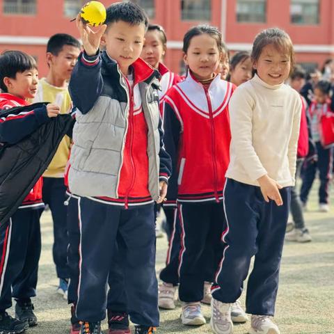 多彩课间，阳光满园--胜利青山小学 一年级二班阳光大课间活动