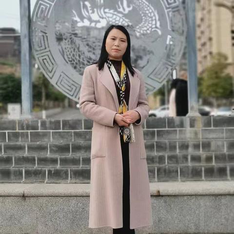 爱的瞬间：城市与自然中的美好邂逅