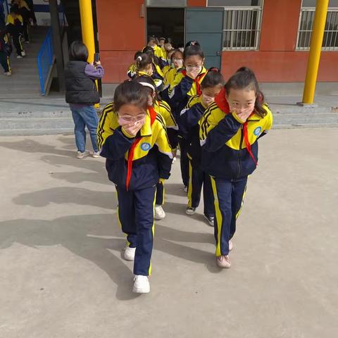 临漳县第五小学举行消防安全逃生演练活动