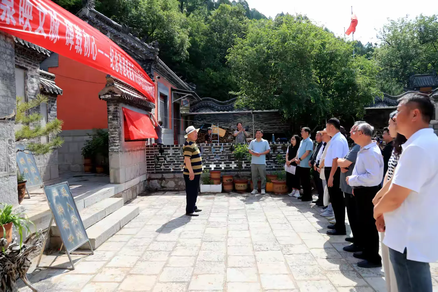 简篇-泉映文脉 碑载初心
——孙迺琨诞辰165周年暨灵泉精舍碑记揭幕仪式举行