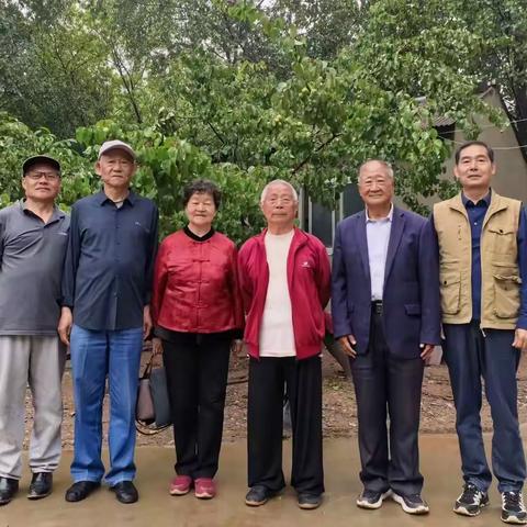 访友穿山雨 谈诗入翠林