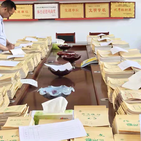 教案作业细检查  落实常规提质量——安良镇一中教案作业常规检查活动