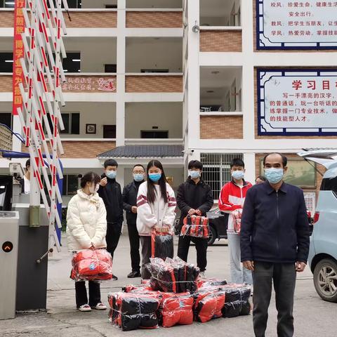 企业送爱心，浓情暖校园