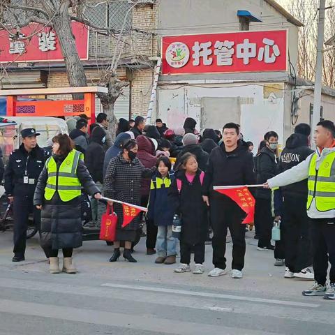 护学岗坚守，安全畅无忧——会宁完小护学岗掠影