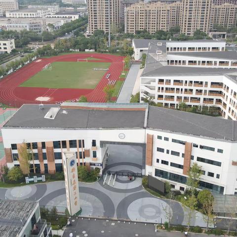 为爱护航，一路有你！—安吉县第二小学教育集团城北 校区207班家长志愿者护航活动。