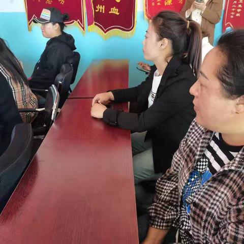 新生乡中心学校举办“家长五进校园”家校共育大讲堂活动