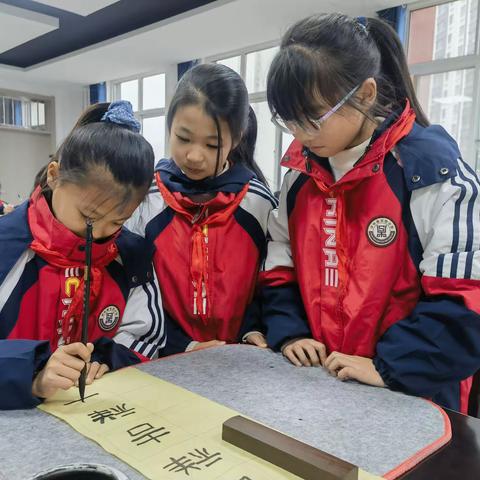 书法润童心   墨香沁校园——淳化县实验小学书法社团活动记实