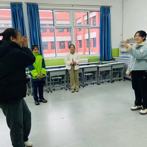 八一小学庆祝三八妇女节 共享快乐好时光