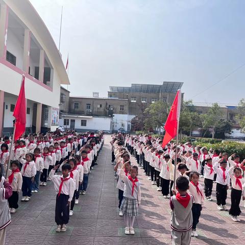 红领巾，我为你自豪－－－古邳小学一年级新生入队仪式暨建队日活动