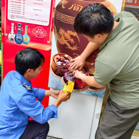 【东乡城管】清理城市“牛皮癣”，还市容洁净本色