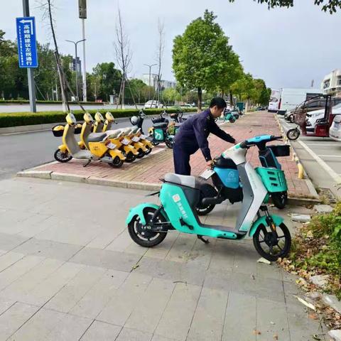 【东乡城管】开展非机动车乱停乱放专项整治 助力城市环境有序提升