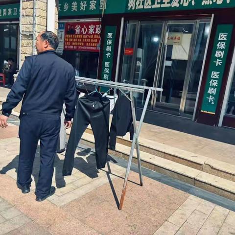 【东乡城管】开展沿街晾晒专项整治