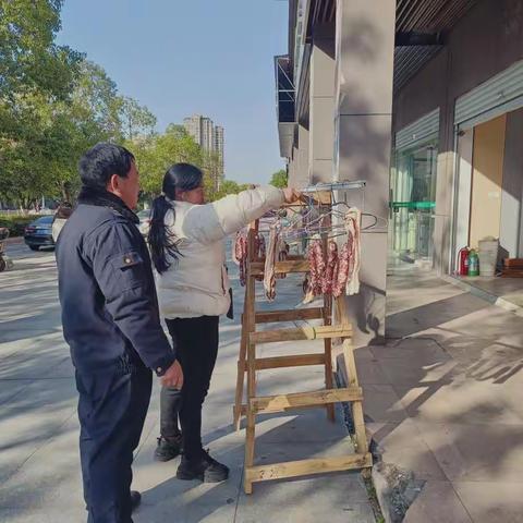 【东乡城管】开展沿街晾晒专项整治行动