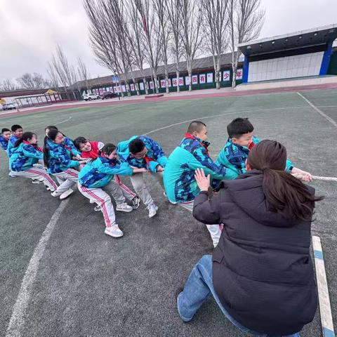 校园绽放“她”力量：三八妇女节师生拔河比赛激情上演