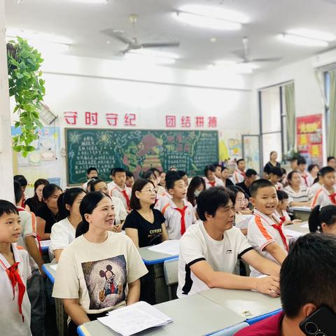 秋光恰好，我们相约而行                 —漳州市正兴学校三年十班家长会