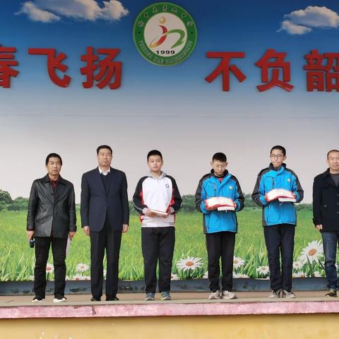 拾金不昧好少年 传承美德好榜样