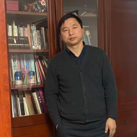 精心创作 传承创新——热烈祝贺我校美术教师王新亮老师荣获“西安市工艺美术大师”称号！