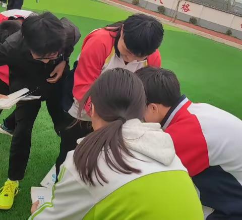 愉悦身心促交流 共建友谊促团结 ——新安县五头镇初级中学八年级趣味活动纪实