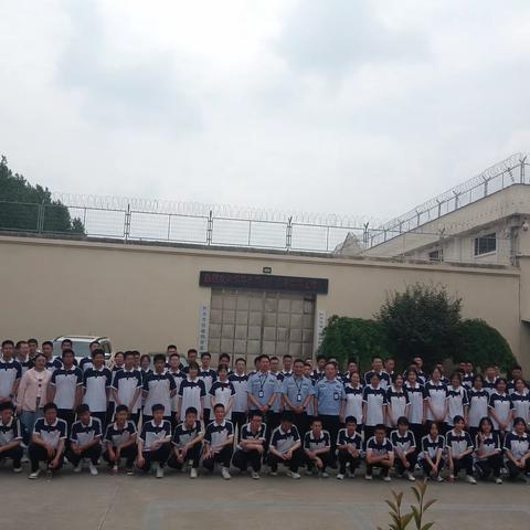 新乡市铁路第二中学师生赴戒毒所开展警示教育活动
