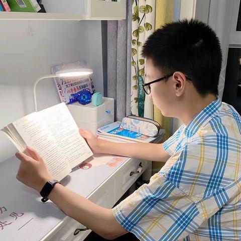 阜宁县实验初中上海路初二(16)班暑期学生阅读——“阅读启迪心智，书香浸润人生”