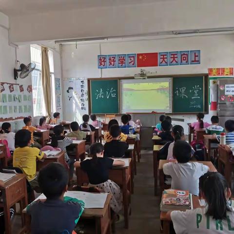 集龙学校学校开展法制教育周活动