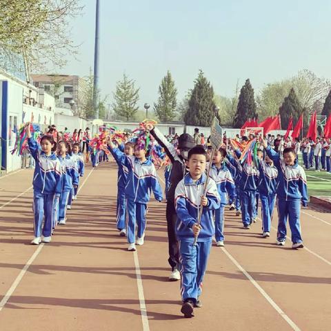 “我运动”！“我健康”！“我快乐”！—— 怀柔区第六小学 二年（1）班 2025年春季运动会