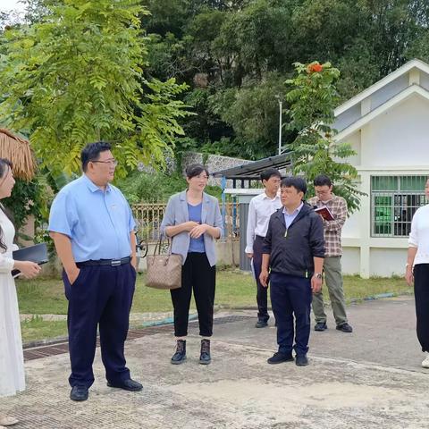 简篇五指山市委常委、市政府常务副市长贾鹏莅临水满中心幼儿园开展调研工作