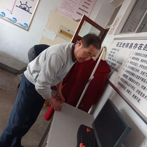 文明在我心中 卫生从我做起--记高三英语办公室卫生大扫除
