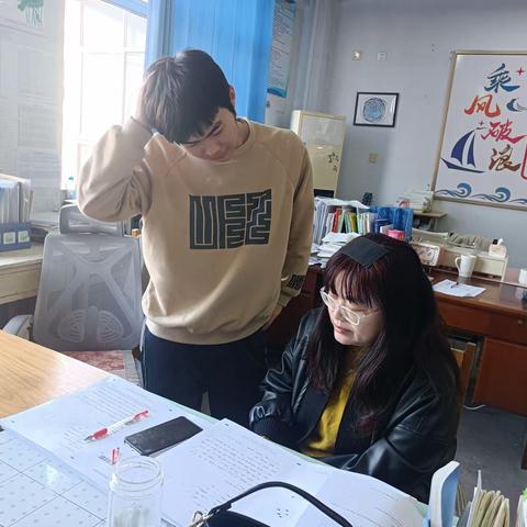 一模成绩始出 师生谈话正热--记高三英语组全员育人导师制活动
