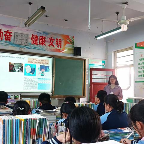 同听课 共教研——记高一英语组半天无课日活动
