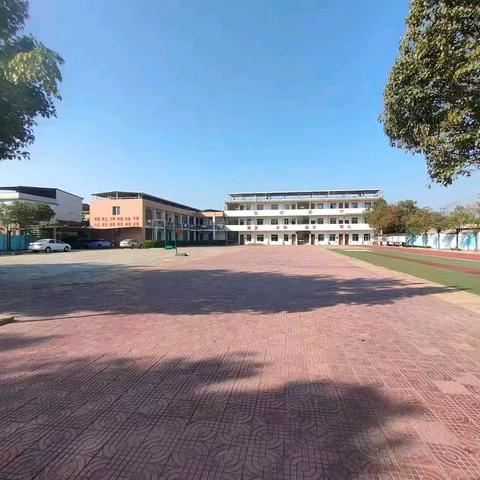 家校携手共育，静待多彩花开——平和县宝丰小学秋季家长会纪实