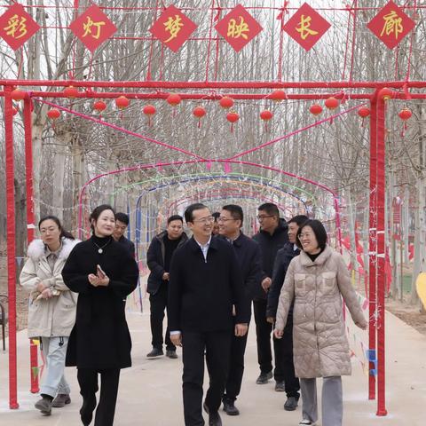 1月21日下午，区委副书记、区长刘勇带队到半堤镇调研产业发展情况