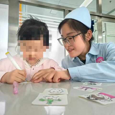儿科护理新举措：卡通穴位贴敷，让治疗童趣化，远离恐惧