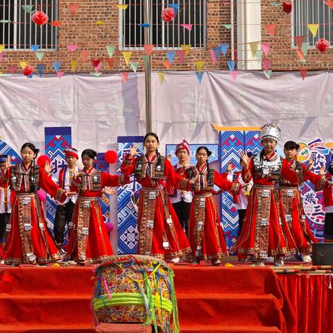 多彩三月三，浓浓壮乡情——南宁市西乡塘区龙华学校2025年“三月三”活动暨第三届美食节活动