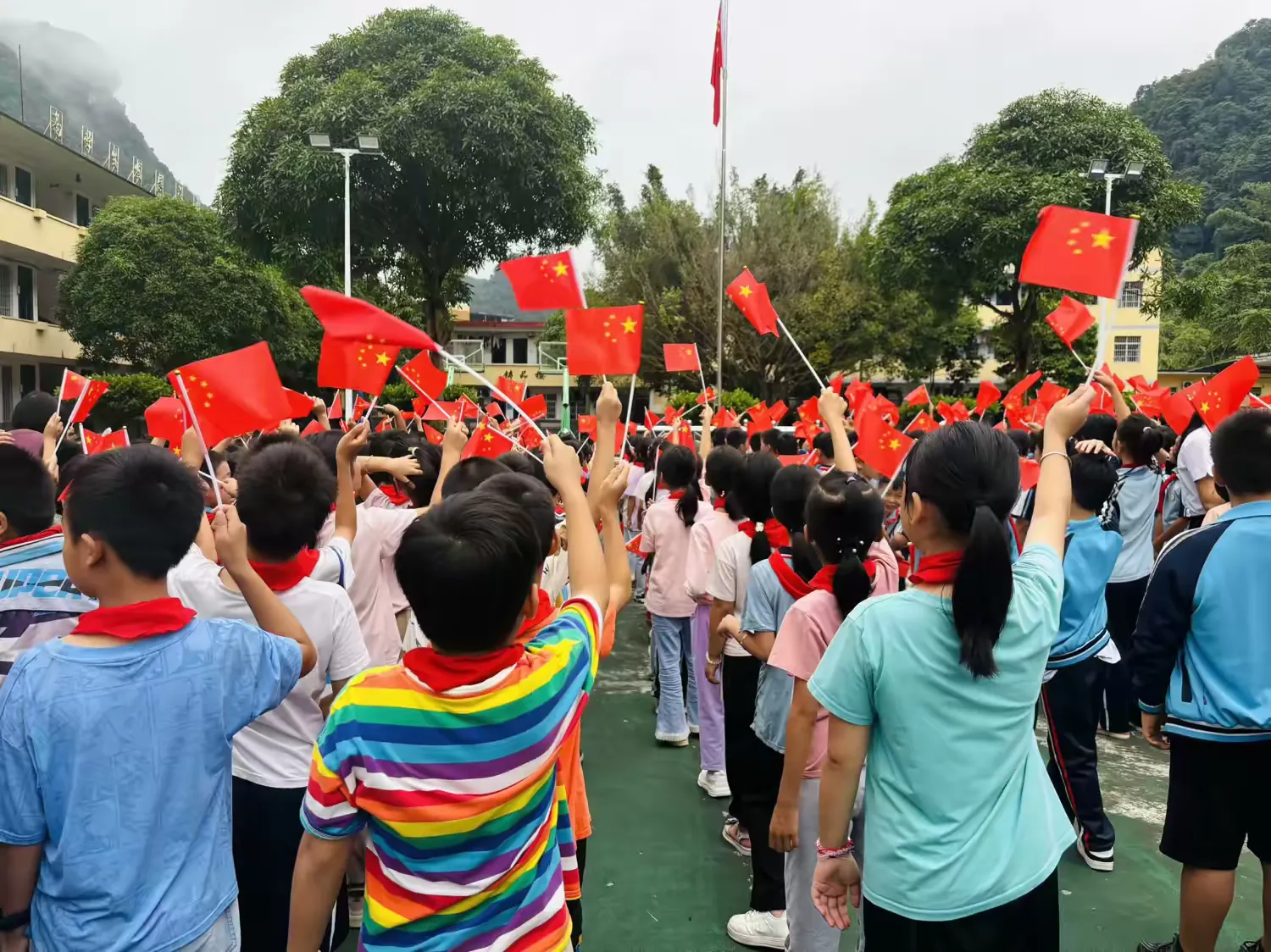 —天等县福新镇福新中心小学迎国庆主题活动