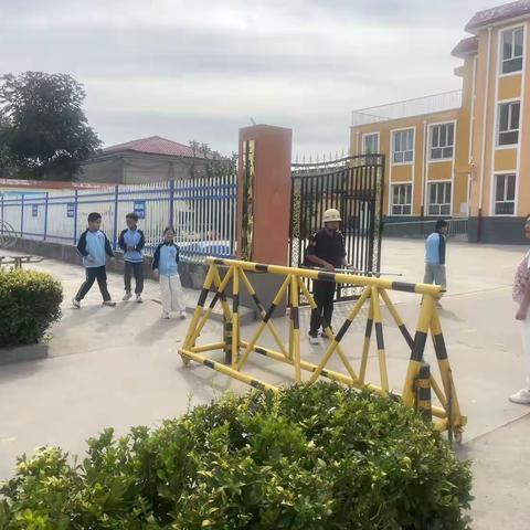 以“练”筑防，临“暴”不乱——北贾村小学反恐防暴应急演练