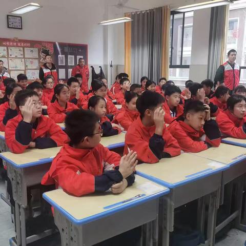 "救"在眼前——燎原学校这堂实训课，让七（六）班同学变身安全小卫士！