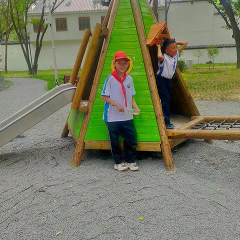 小学生校外活动掠影