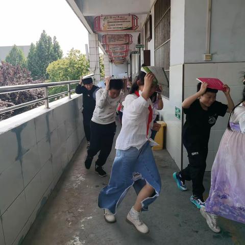 “防震减灾、地震演练”——大周镇尚庄小学