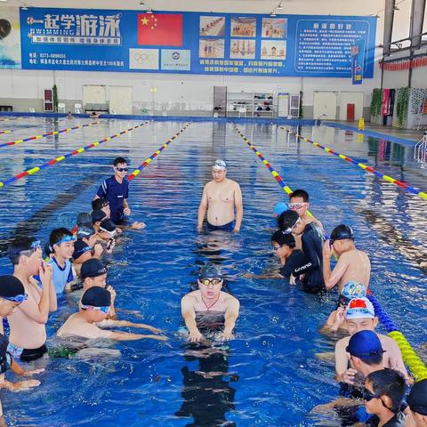 碧波荡漾笑声爽 学技健身体魄强 辉县市第一初级中学综合实践课程之游泳篇